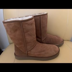 UGG Classic Short-Genuine- Ladies 9- Chestnut-New-Your feet’ll never be happier